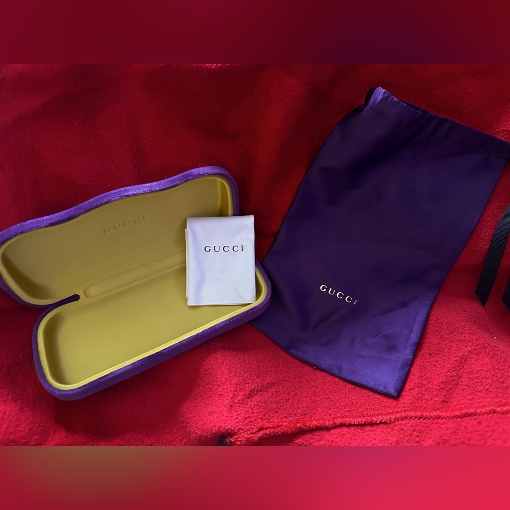 Gucci Sunglass Velvet Case W/ Silk Dust Bag & Cleaning Cloth Never used